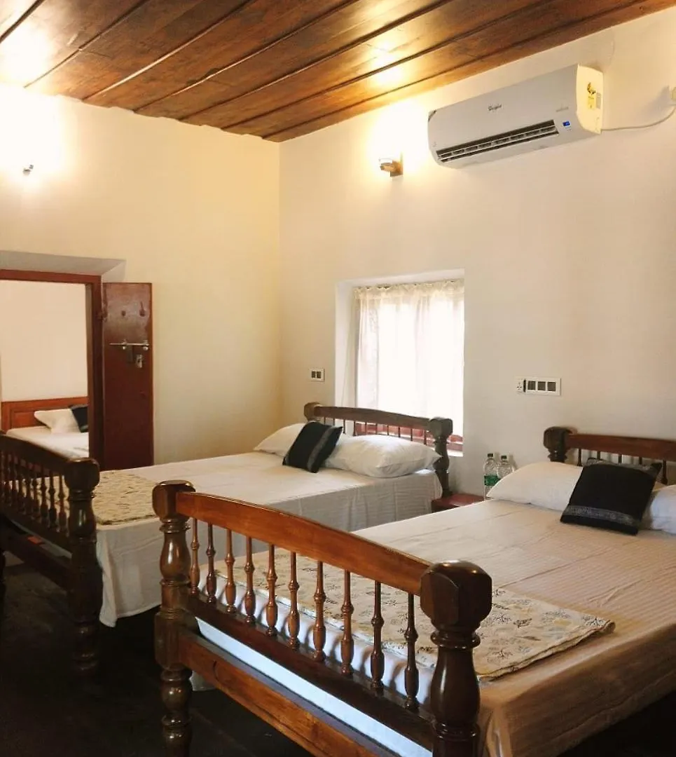 Kochi Verdant Heritage Bungalow