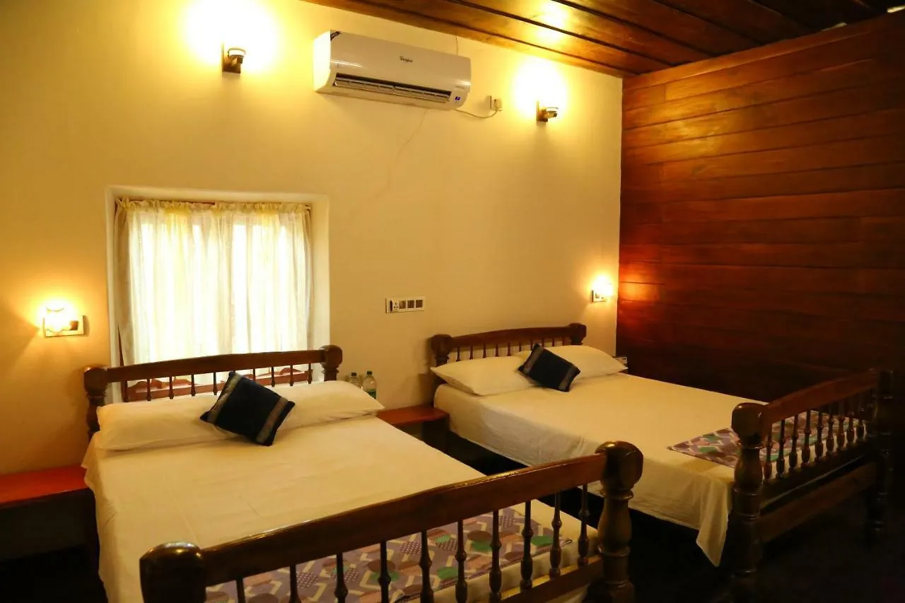 Kochi Verdant Heritage Bungalow